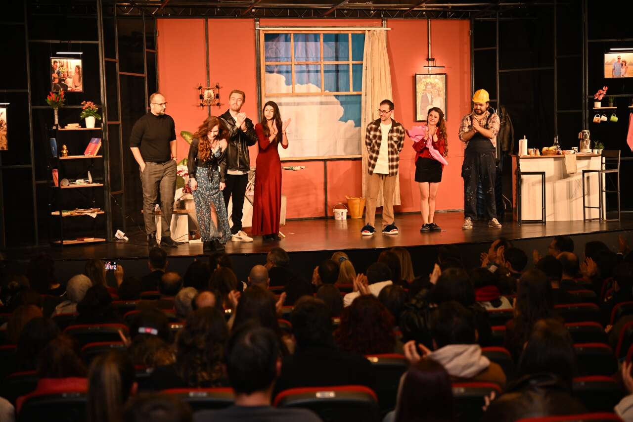 “Şiddetli Geçimsizlik” ilk kez Manisa’da sahnelendi 1